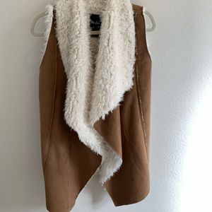 Me Jane Faux Suede & Sherpa Vest S